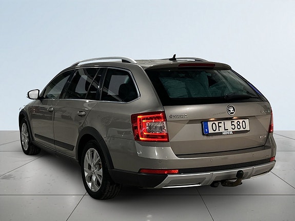 Skoda Octavia Scout 5 of 25