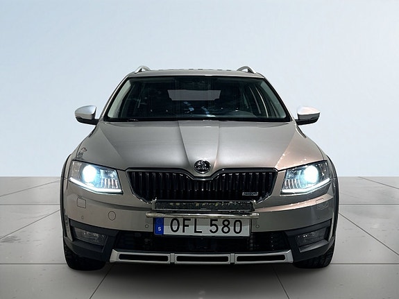Skoda Octavia Scout 2 of 25