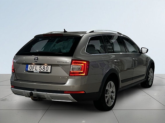 Skoda Octavia Scout 6 of 25