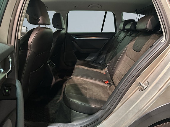 Skoda Octavia Scout 13 of 25