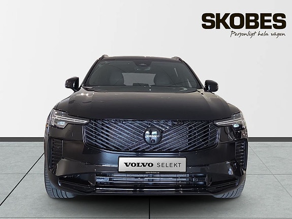 Volvo XC90 2 of 24