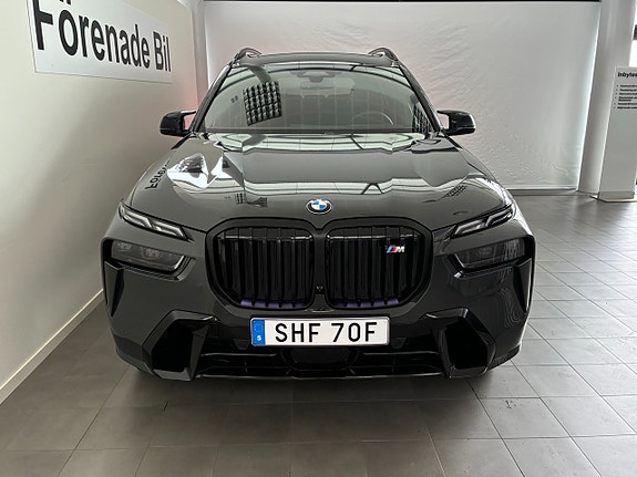 BMW X7 2 of 17