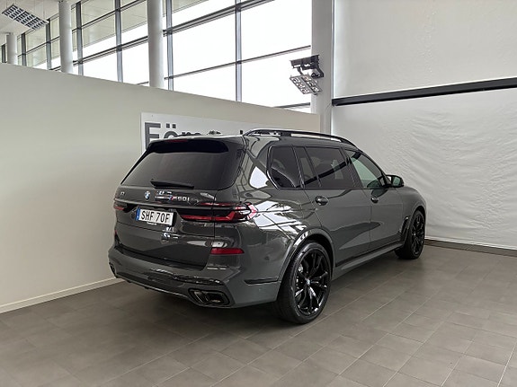 BMW X7 16 of 17