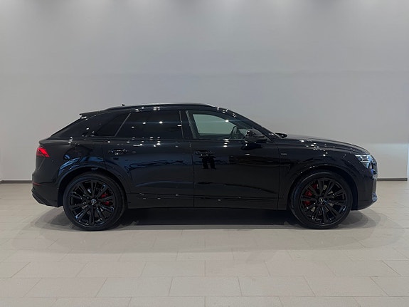 Audi Q8 2 of 9