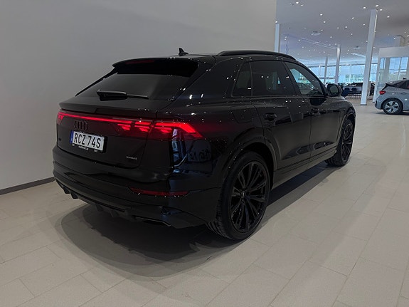 Audi Q8 3 of 9
