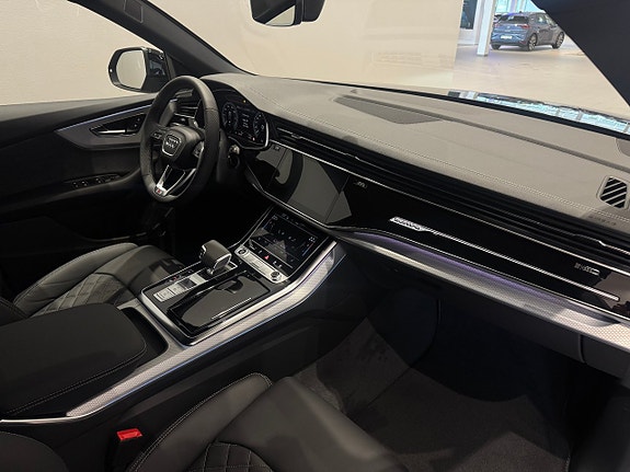Audi Q8 6 of 9