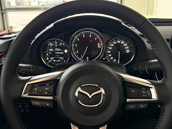 Mazda MX-5 15 of 18