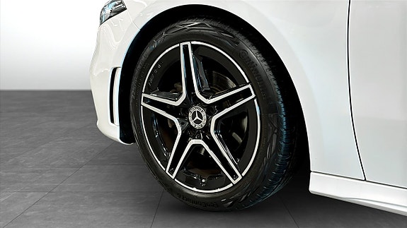 Mercedes-Benz A180 9 of 16