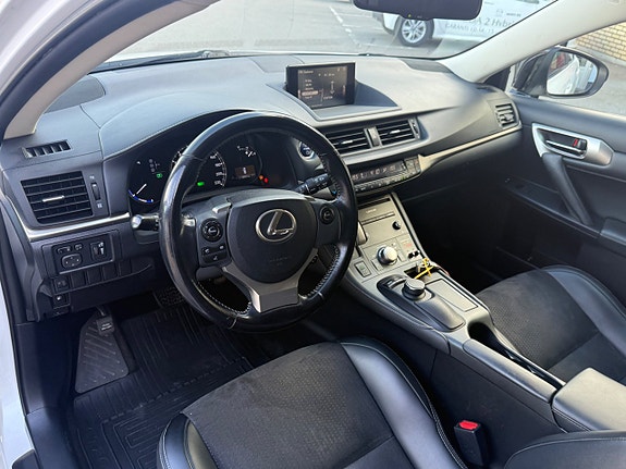 Lexus CT200h 14 of 17