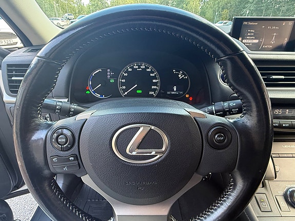 Lexus CT200h 13 of 17