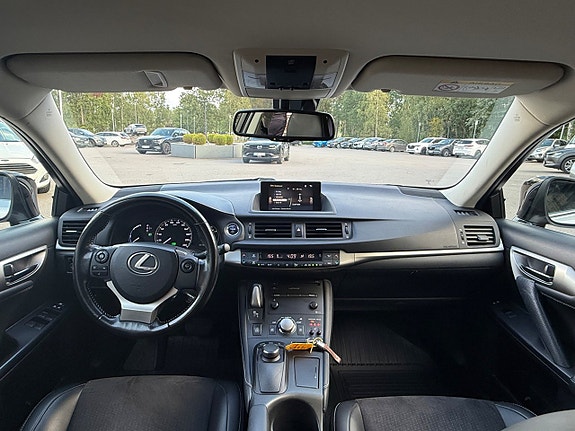 Lexus CT200h 15 of 17