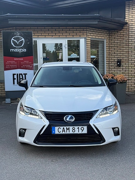 Lexus CT200h 8 of 17