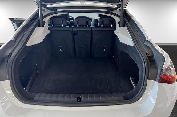 BMW i4 14 of 16