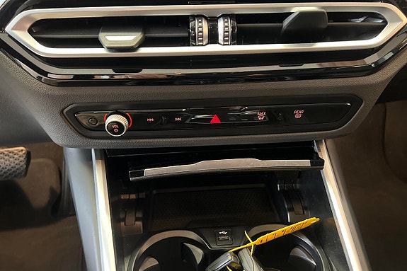 BMW i4 13 of 16