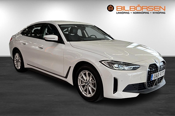BMW i4 3 of 16