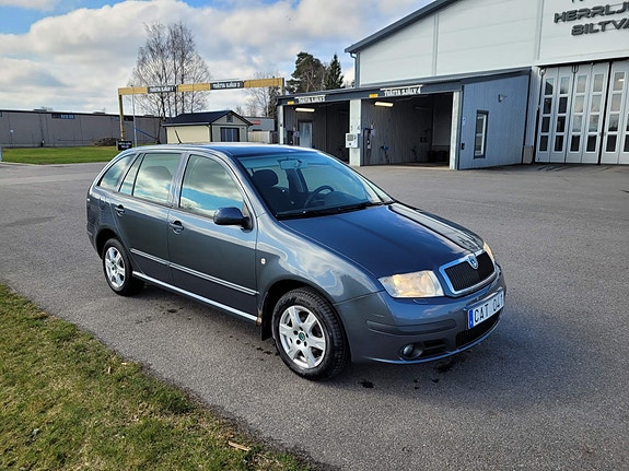 Skoda Fabia 2 of 7