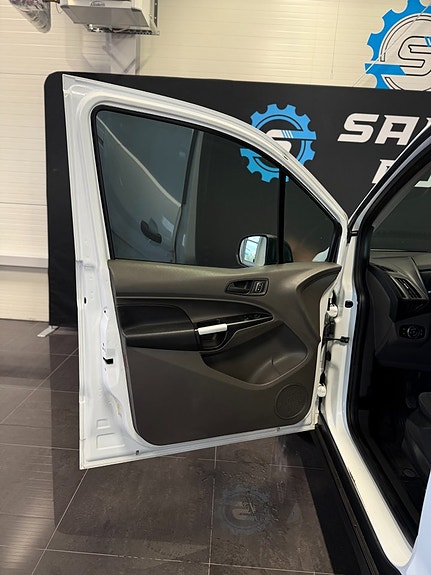 Ford Transit Connect 16 of 29