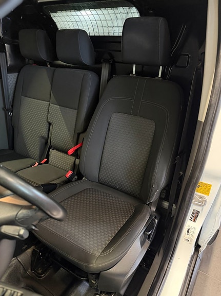 Ford Transit Connect 18 of 29