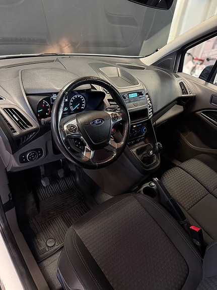Ford Transit Connect 17 of 29