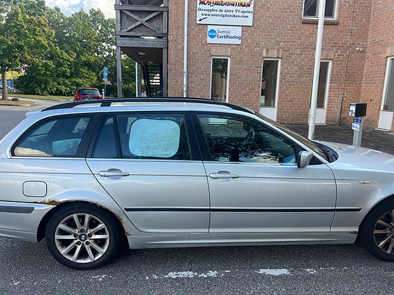 BMW 320i 4 of 9