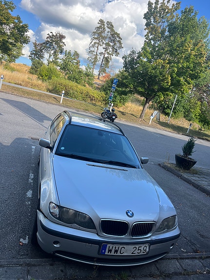 BMW 320i 5 of 9