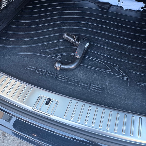 Porsche Cayenne 12 of 12