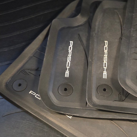 Porsche Cayenne 11 of 12