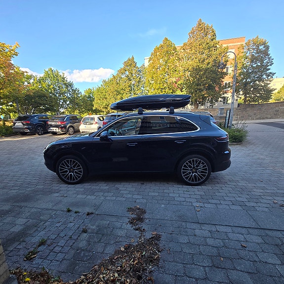 Porsche Cayenne 2 of 12