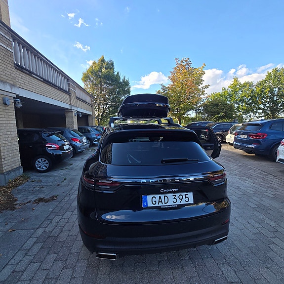 Porsche Cayenne 8 of 12