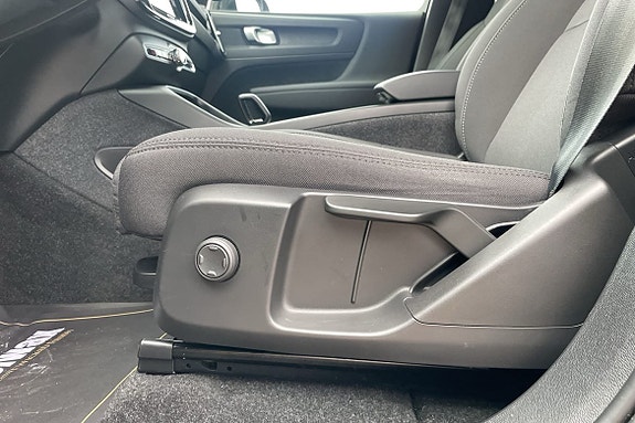 Volvo XC40 13 of 15