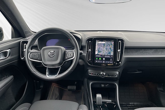 Volvo XC40 9 of 15