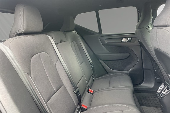 Volvo XC40 11 of 15