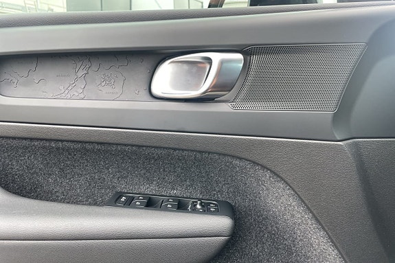 Volvo XC40 12 of 15