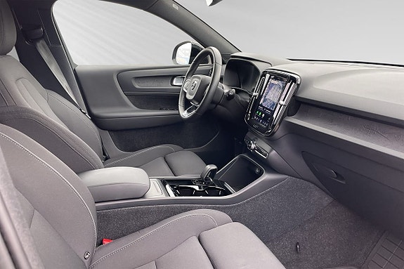 Volvo XC40 10 of 15