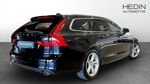 Volvo V90 2 of 11