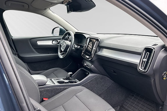 Volvo XC40 10 of 17