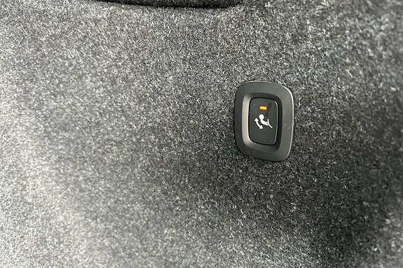 Volvo XC40 14 of 17