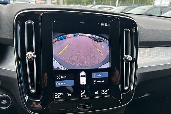 Volvo XC40 16 of 17