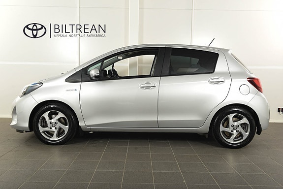 Toyota Yaris 2 of 14