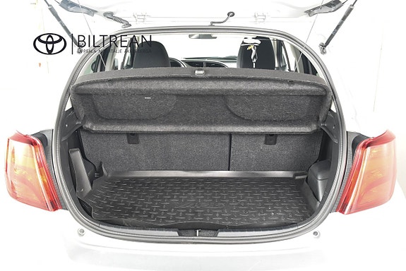 Toyota Yaris 7 of 14