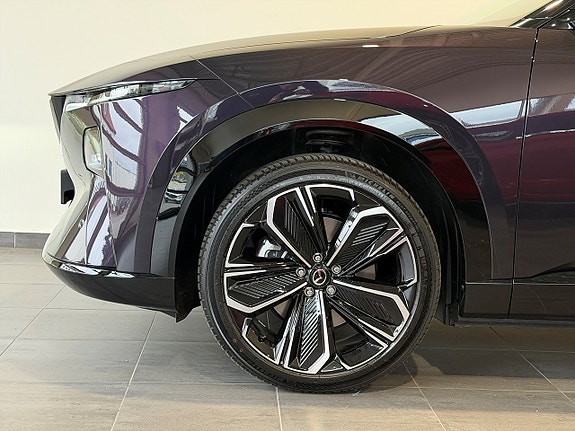 Mazda CX-6e 8 of 26