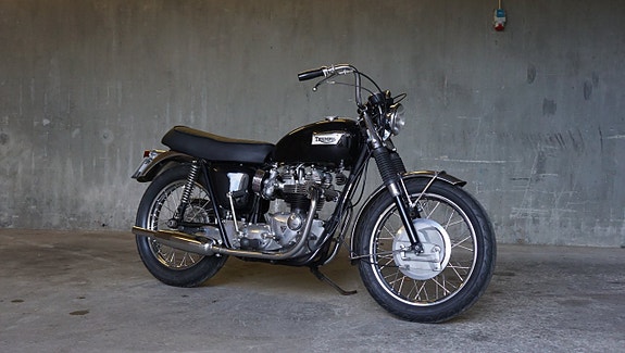 Triumph Bonneville T120R 2 of 30