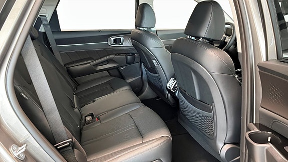 Kia Sorento 5 of 13