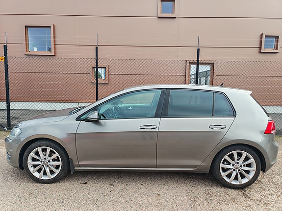Volkswagen Golf VII 6 of 9