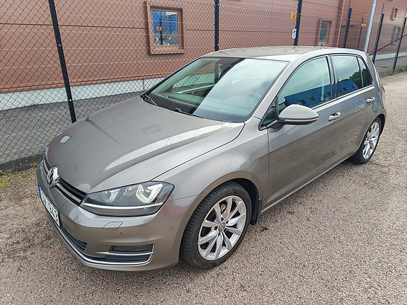 Volkswagen Golf VII 5 of 9