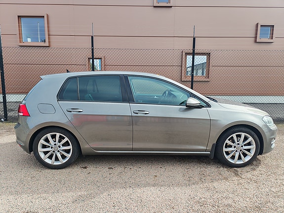 Volkswagen Golf VII 3 of 9