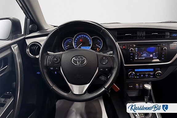 Toyota Auris 9 of 15