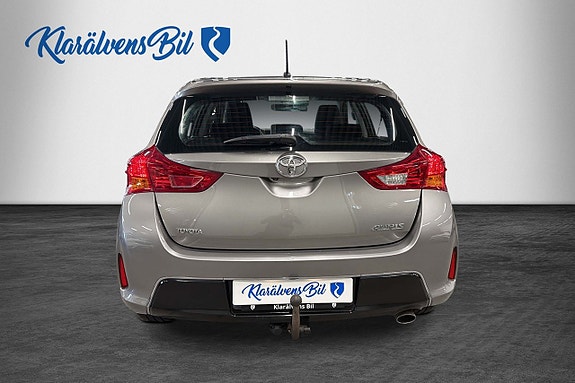 Toyota Auris 7 of 15
