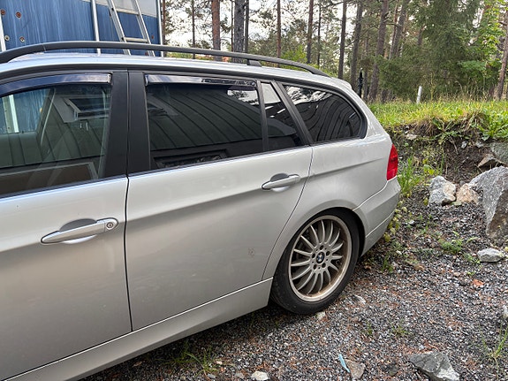 BMW 320d 3 of 5