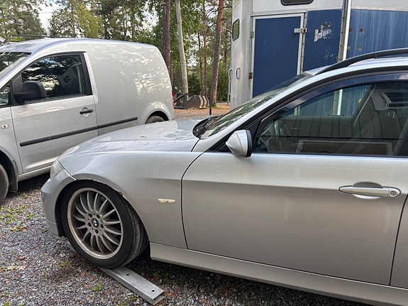 BMW 320d 2 of 5